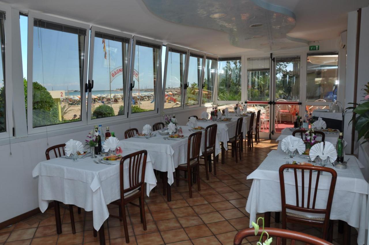Hotel Driade Sul Mare Римини Екстериор снимка