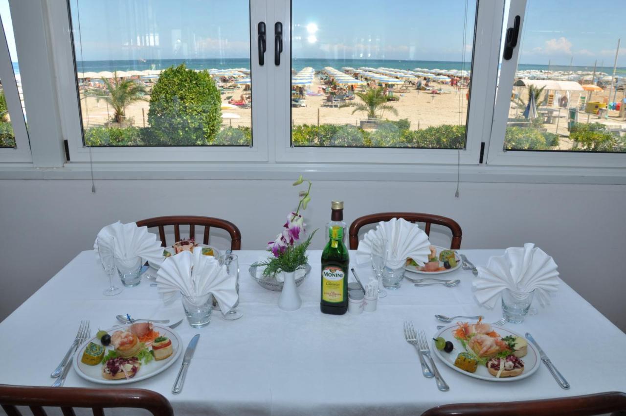 Hotel Driade Sul Mare Римини Екстериор снимка