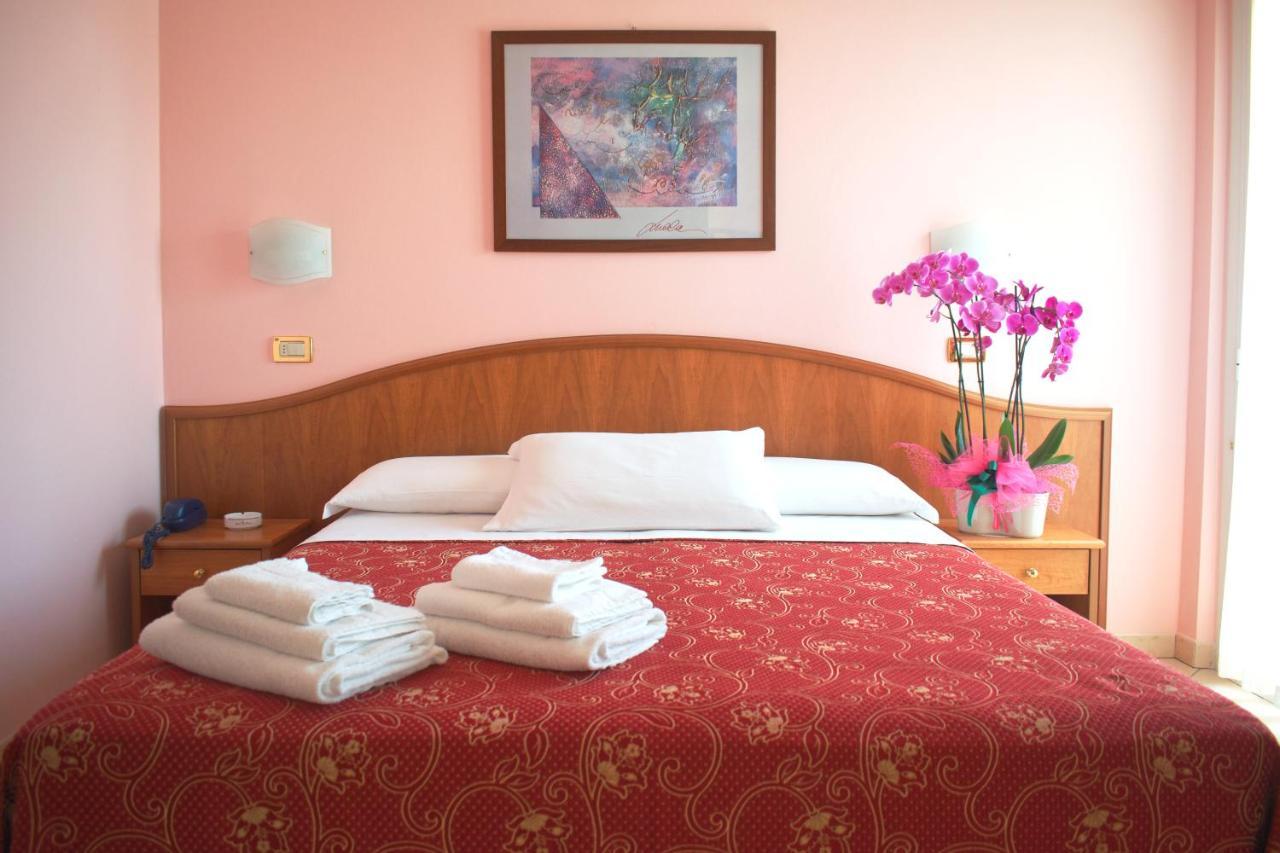 Hotel Driade Sul Mare Римини Екстериор снимка