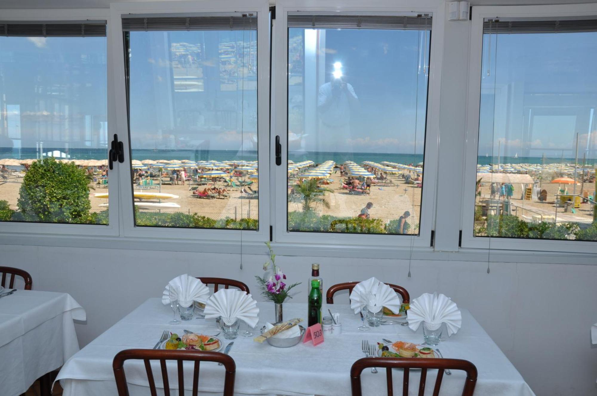Hotel Driade Sul Mare Римини Екстериор снимка